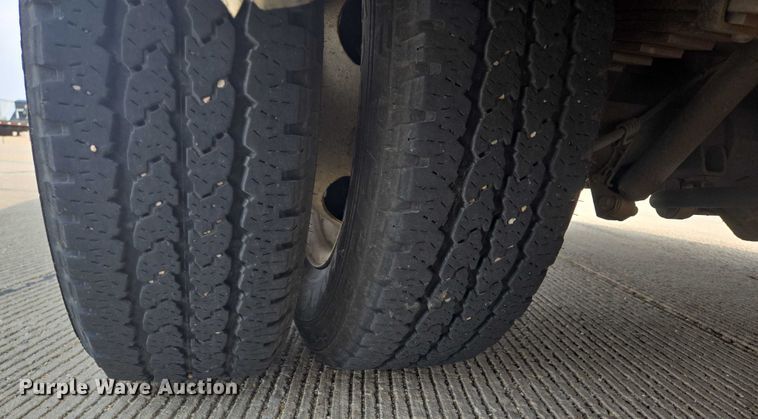 image for item ER5270 2016 Ford E450 shuttle bus