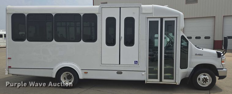 image for item ER5271 2016 Ford E450 shuttle bus