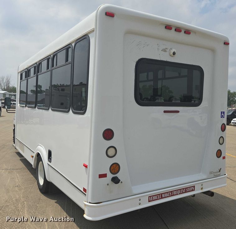 image for item ER5271 2016 Ford E450 shuttle bus