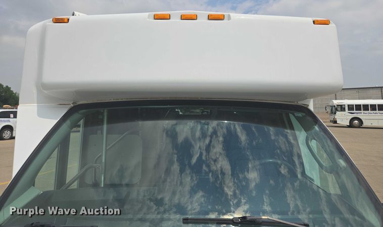 image for item ER5271 2016 Ford E450 shuttle bus