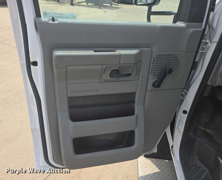 image for item ER5271 2016 Ford E450 shuttle bus