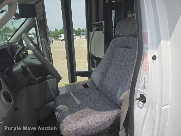 image for item ER5271 2016 Ford E450 shuttle bus