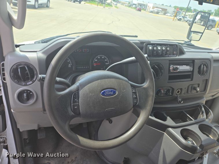 image for item ER5271 2016 Ford E450 shuttle bus