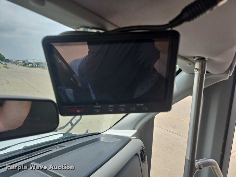 image for item ER5271 2016 Ford E450 shuttle bus