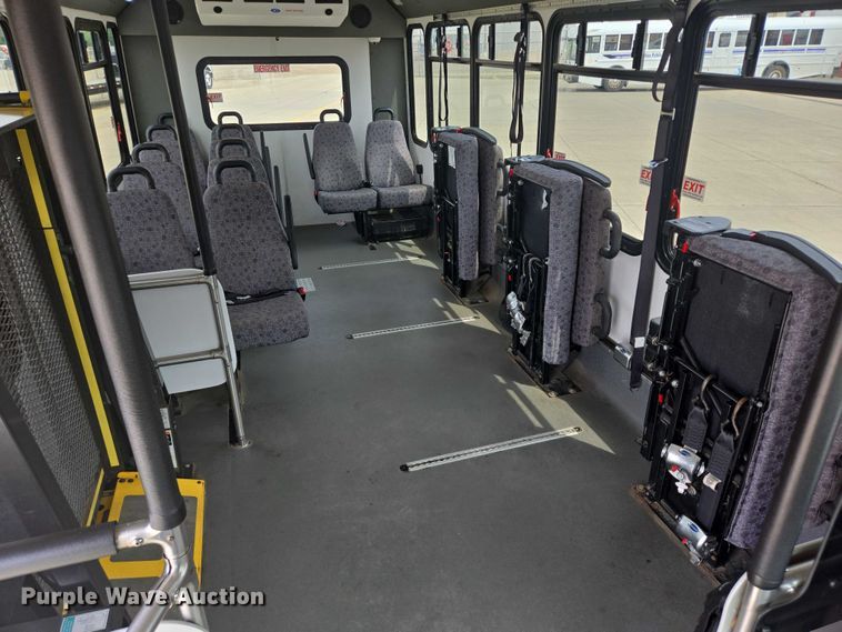image for item ER5271 2016 Ford E450 shuttle bus