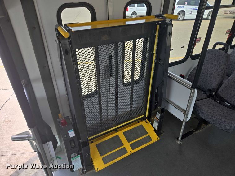 image for item ER5271 2016 Ford E450 shuttle bus