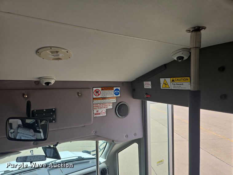 image for item ER5271 2016 Ford E450 shuttle bus