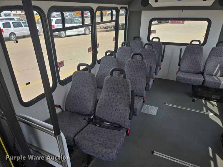 image for item ER5271 2016 Ford E450 shuttle bus