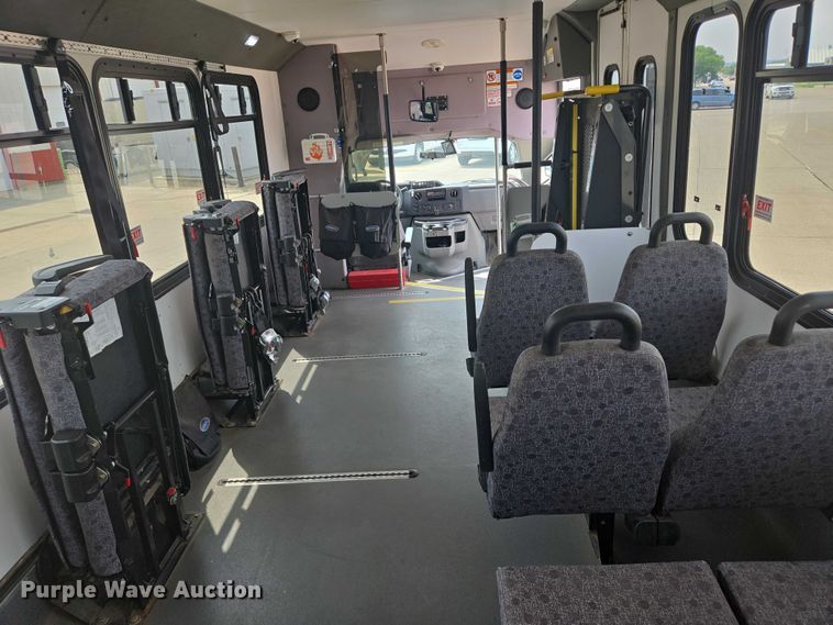 image for item ER5271 2016 Ford E450 shuttle bus