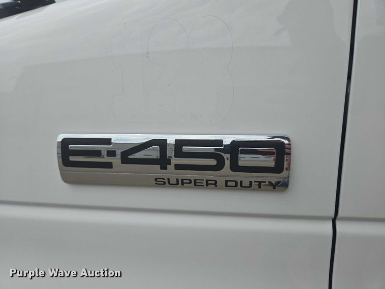 image for item ER5271 2016 Ford E450 shuttle bus