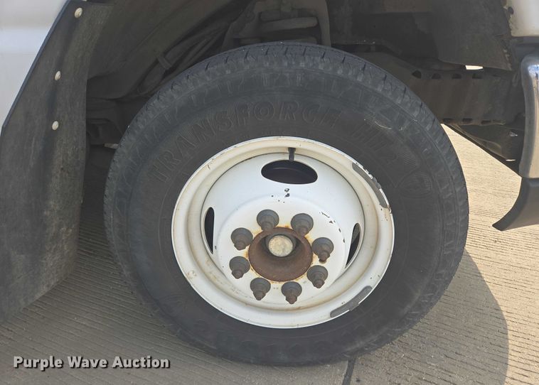 image for item ER5271 2016 Ford E450 shuttle bus