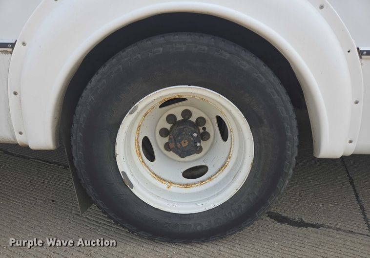 image for item ER5271 2016 Ford E450 shuttle bus