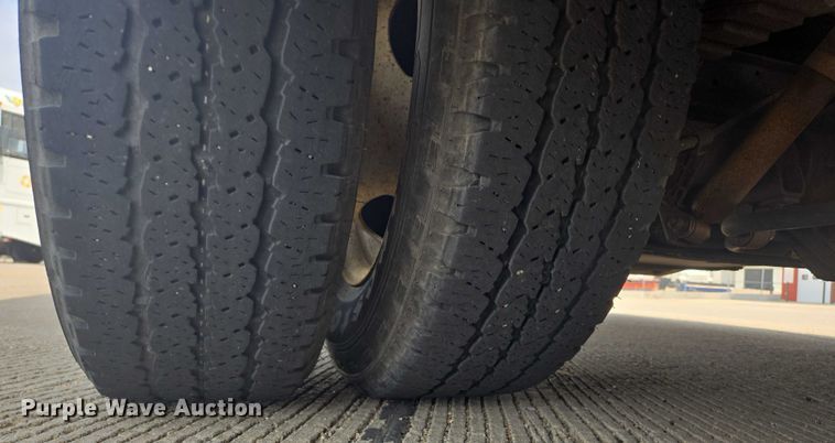 image for item ER5271 2016 Ford E450 shuttle bus