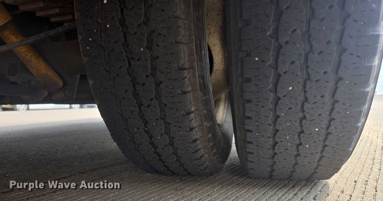 image for item ER5271 2016 Ford E450 shuttle bus