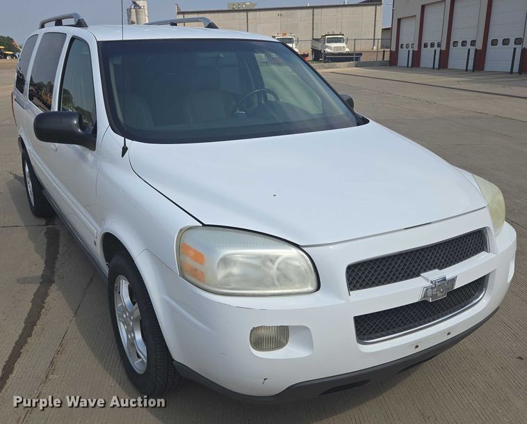 image for item ER5272 2006 Chevrolet Uplander LT van