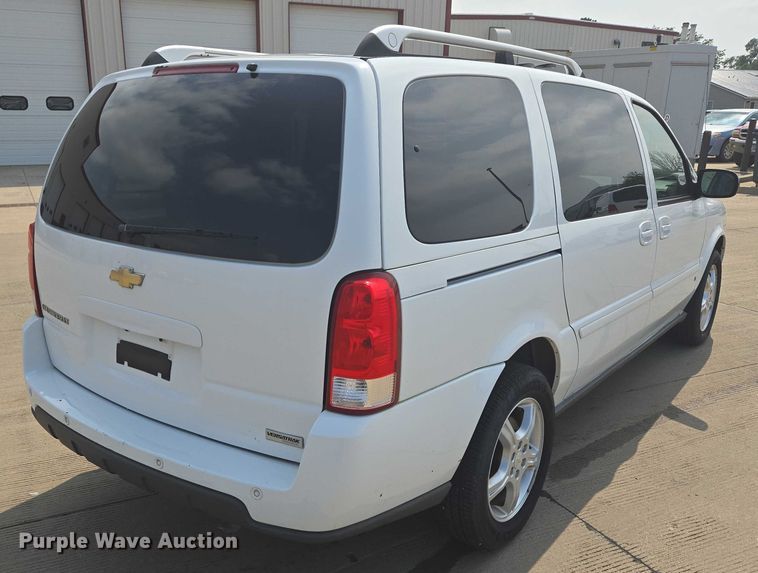 image for item ER5272 2006 Chevrolet Uplander LT van