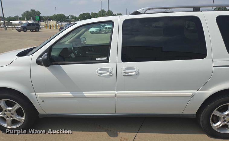 image for item ER5272 2006 Chevrolet Uplander LT van