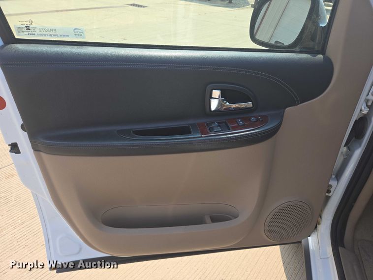 image for item ER5272 2006 Chevrolet Uplander LT van