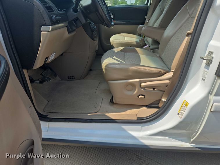 image for item ER5272 2006 Chevrolet Uplander LT van