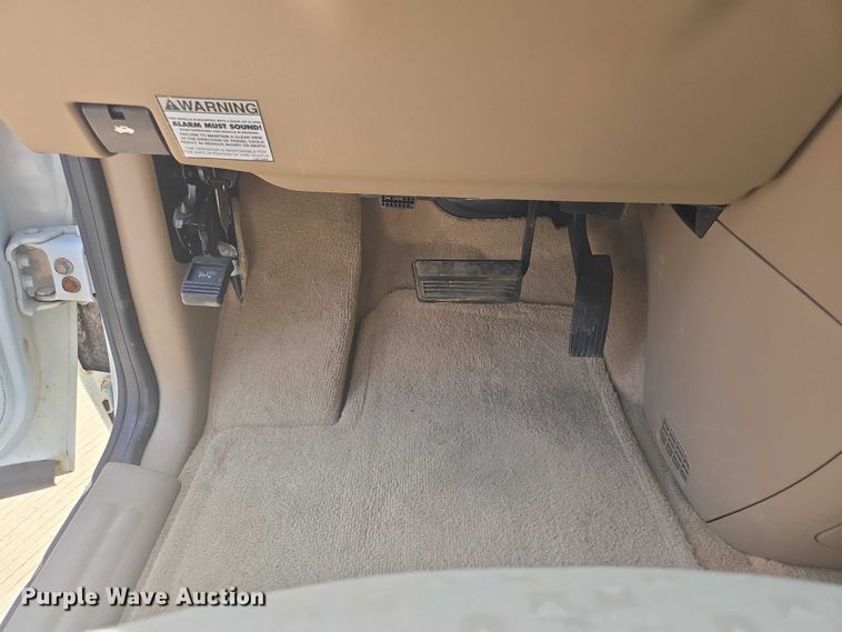 image for item ER5272 2006 Chevrolet Uplander LT van