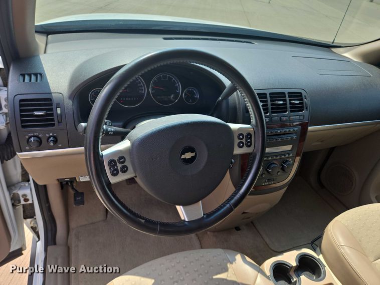 image for item ER5272 2006 Chevrolet Uplander LT van