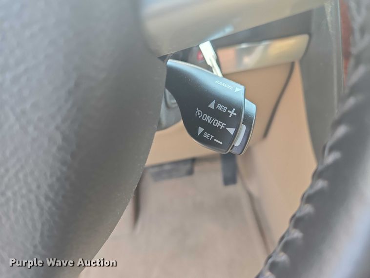 image for item ER5272 2006 Chevrolet Uplander LT van