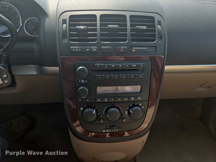 image for item ER5272 2006 Chevrolet Uplander LT van