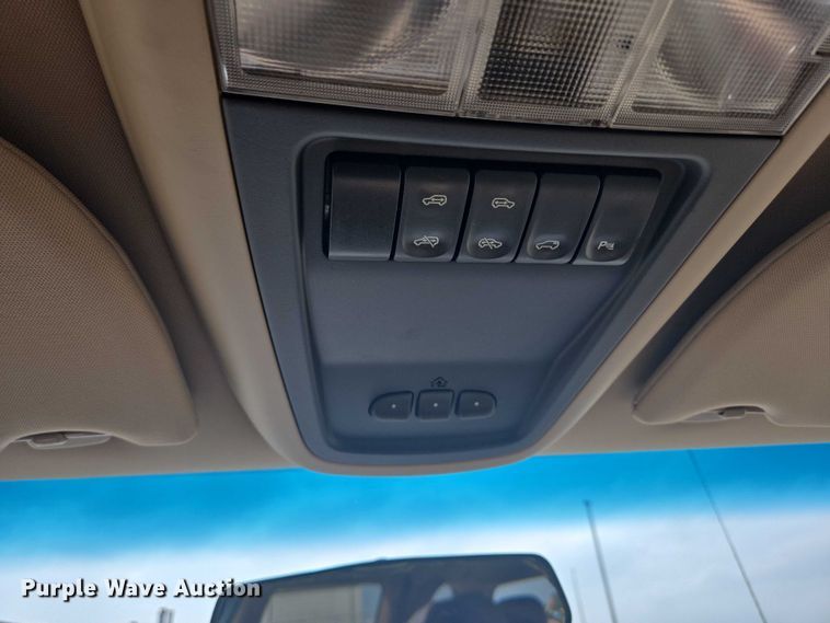 image for item ER5272 2006 Chevrolet Uplander LT van