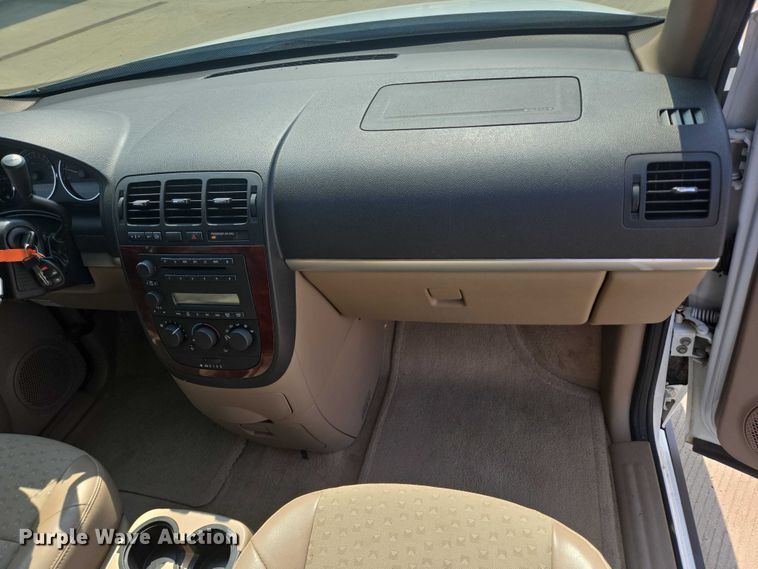 image for item ER5272 2006 Chevrolet Uplander LT van