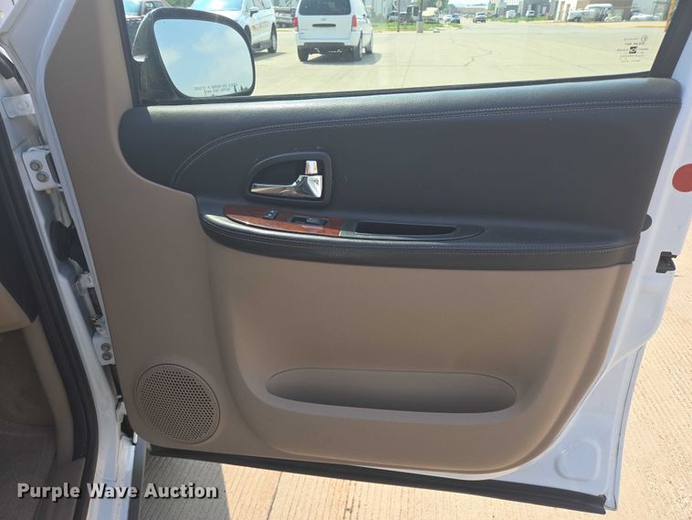 image for item ER5272 2006 Chevrolet Uplander LT van