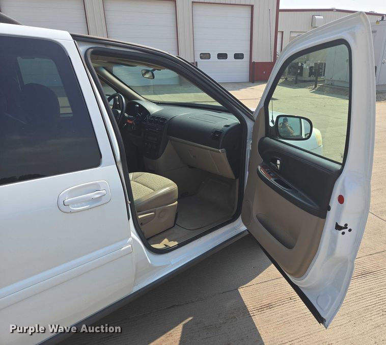 image for item ER5272 2006 Chevrolet Uplander LT van