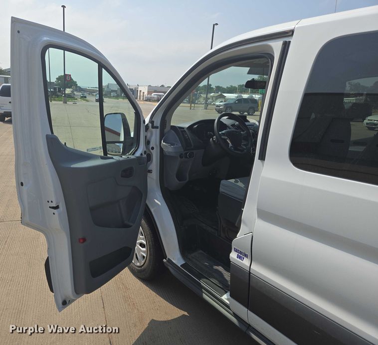 image for item ER5273 2015 Ford Transit 350 van