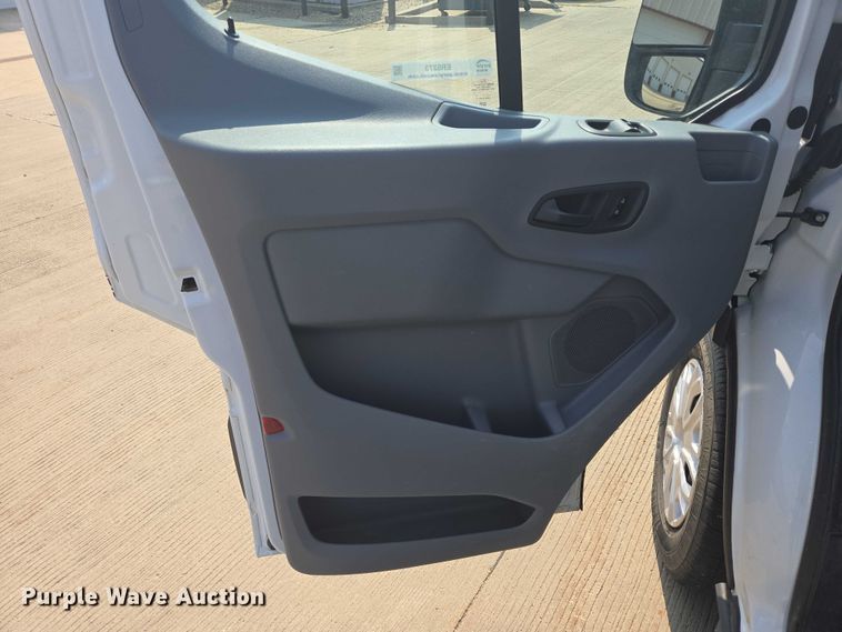 image for item ER5273 2015 Ford Transit 350 van