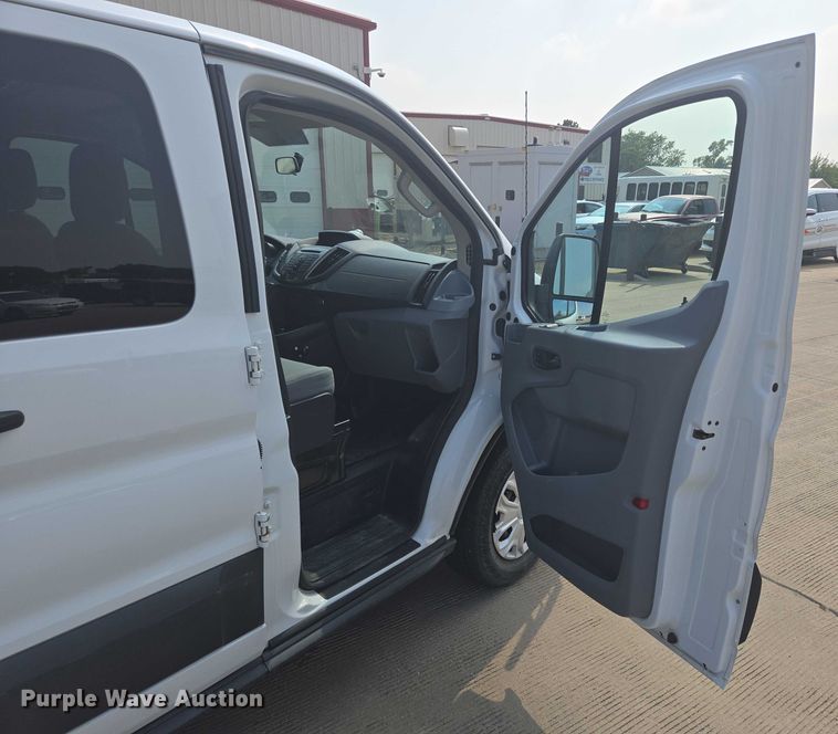 image for item ER5273 2015 Ford Transit 350 van