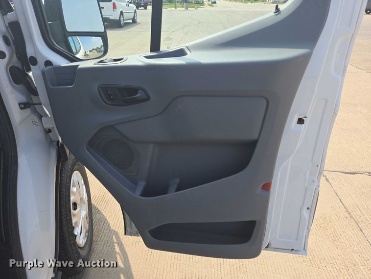 image for item ER5273 2015 Ford Transit 350 van