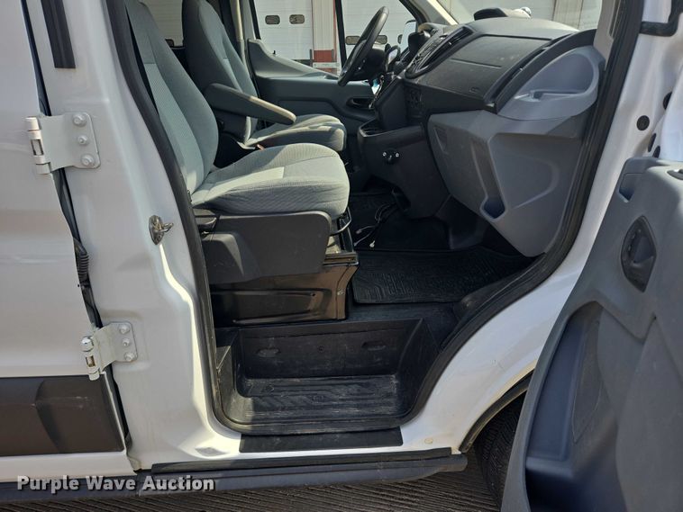 image for item ER5273 2015 Ford Transit 350 van