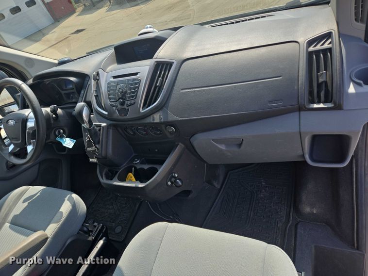 image for item ER5273 2015 Ford Transit 350 van