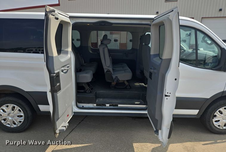 image for item ER5273 2015 Ford Transit 350 van