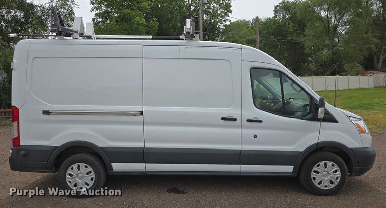 image for item ER5282 2017 Ford Transit 350 van
