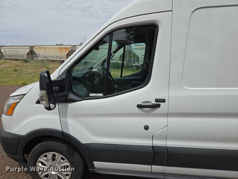 image for item ER5282 2017 Ford Transit 350 van