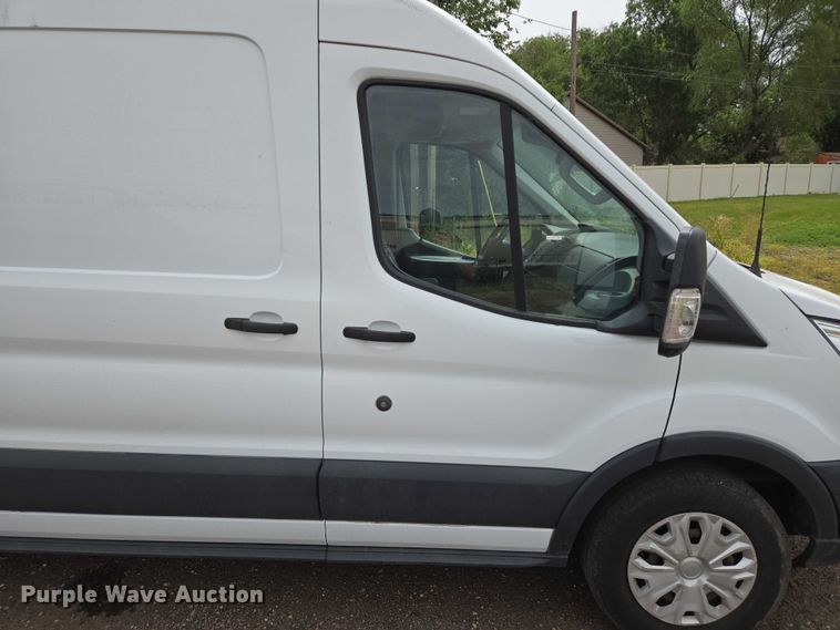 image for item ER5282 2017 Ford Transit 350 van