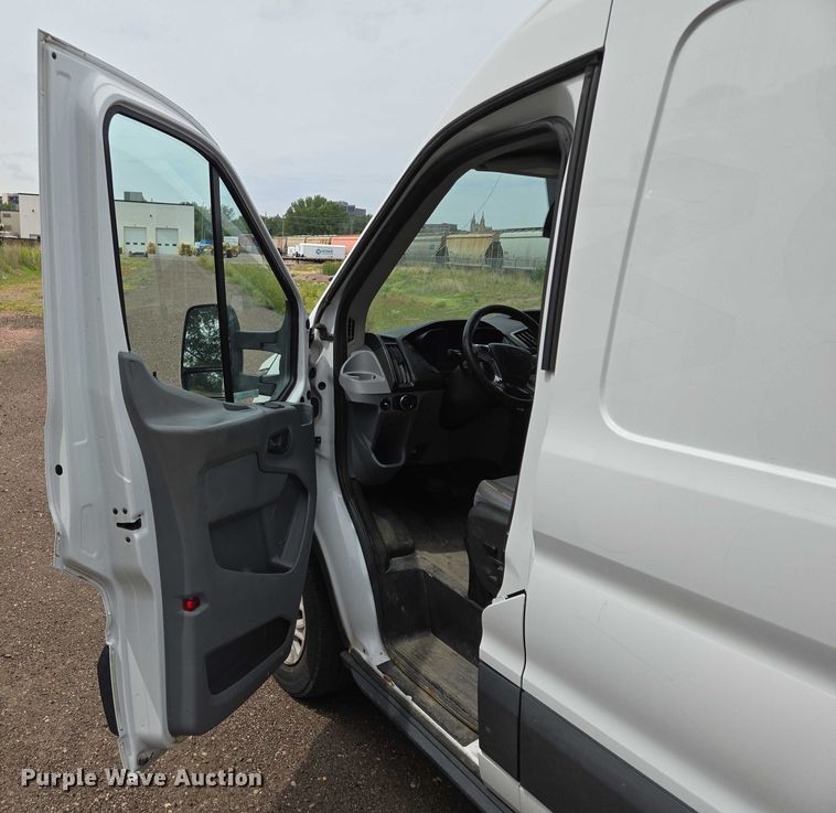 image for item ER5282 2017 Ford Transit 350 van