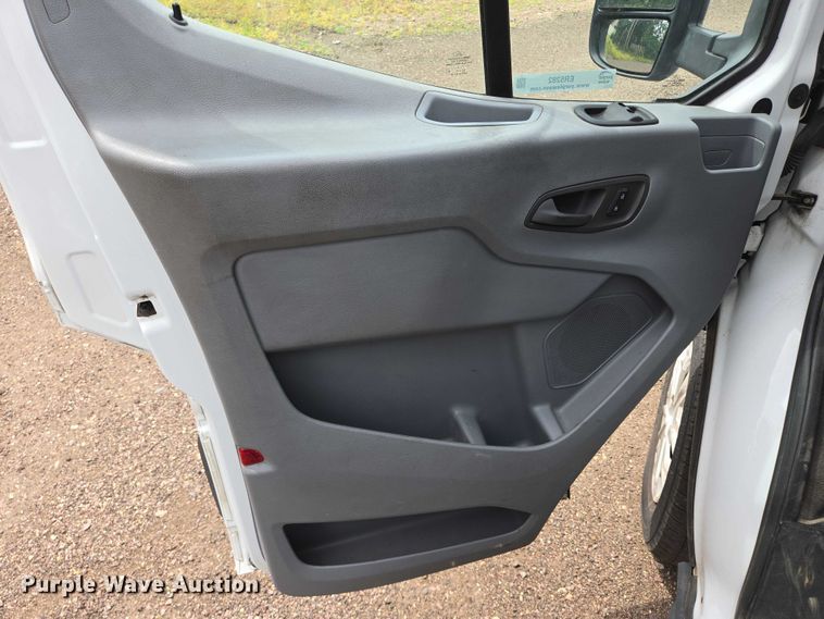 image for item ER5282 2017 Ford Transit 350 van
