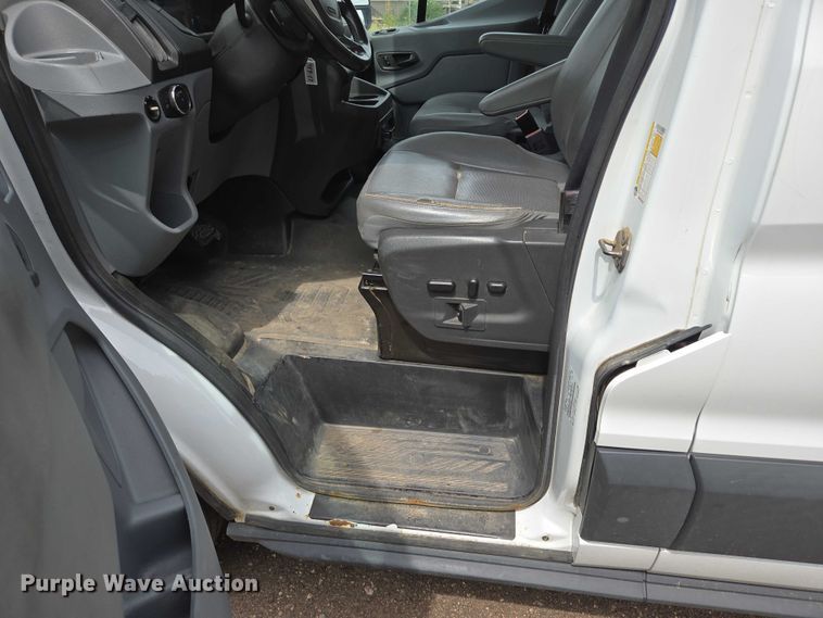 image for item ER5282 2017 Ford Transit 350 van