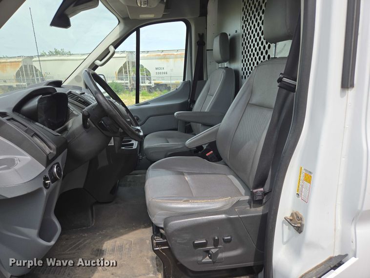 image for item ER5282 2017 Ford Transit 350 van
