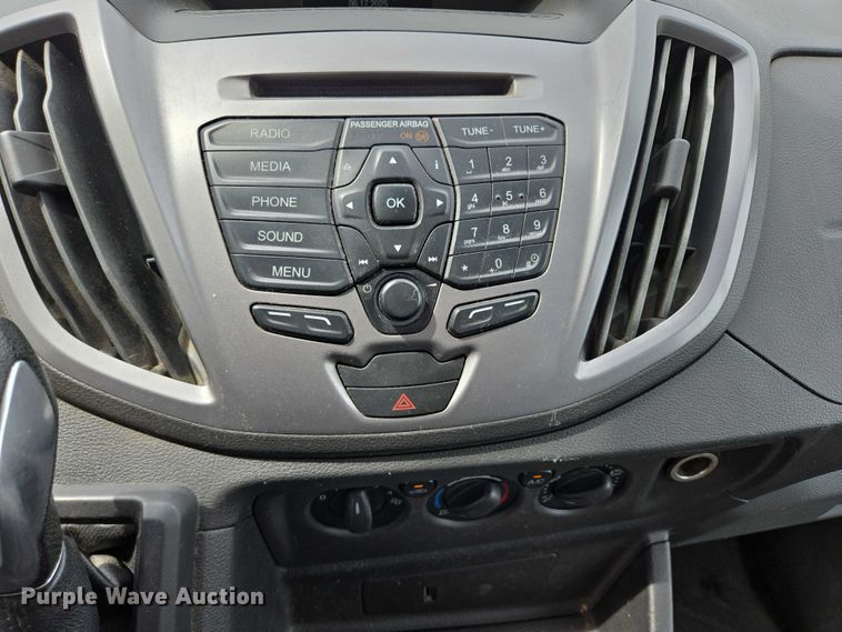 image for item ER5282 2017 Ford Transit 350 van