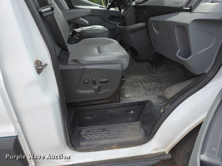 image for item ER5282 2017 Ford Transit 350 van