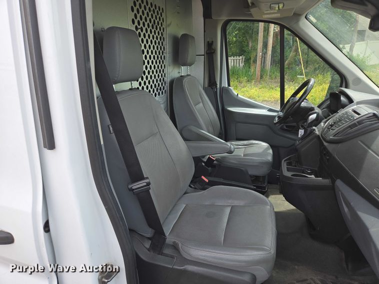 image for item ER5282 2017 Ford Transit 350 van