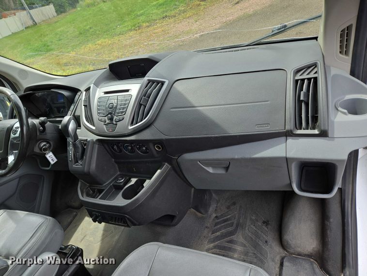 image for item ER5282 2017 Ford Transit 350 van