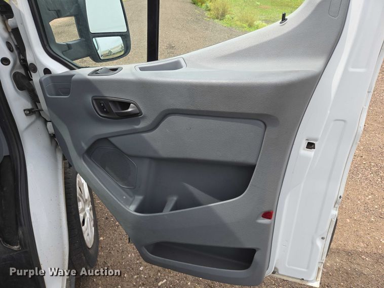 image for item ER5282 2017 Ford Transit 350 van